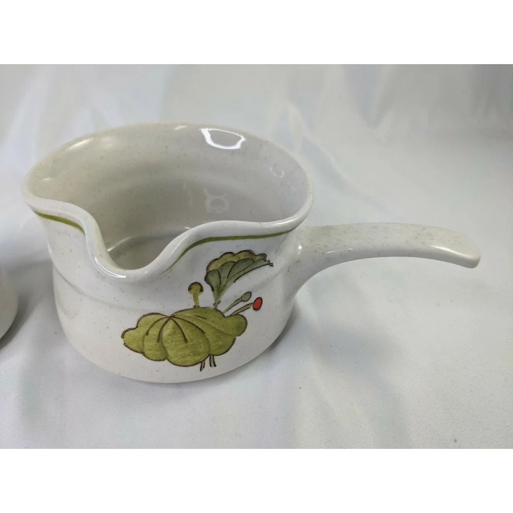 Poppy Trail by Metlox Geranium Gravy Boat and Salt Shaker